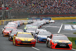 Start: Martin Truex Jr., Furniture Row Racing Toyota führt