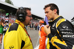 Джоліон Палмер, Renault Sport F1 Team та Жюльєн Сімон-Шатем, гоночний інженер Renault Sport F1 Team