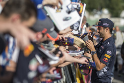 Daniel Ricciardo, Red Bull Racing signs autographs for the fans