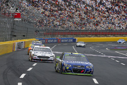 Jimmie Johnson, Hendrick Motorsports Chevrolet y Trevor Bayne, Roush Fenway Racing Ford
