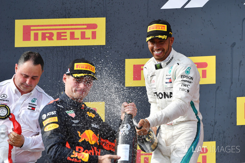 Max Verstappen, Red Bull Racing en Lewis Hamilton, Mercedes-AMG F1 op het podium
