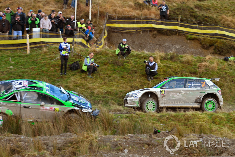 Pontus Tidemand, Jonas Andersson, Skoda Fabia R5, Skoda Motorsport passes the crashed car of Yazeed
