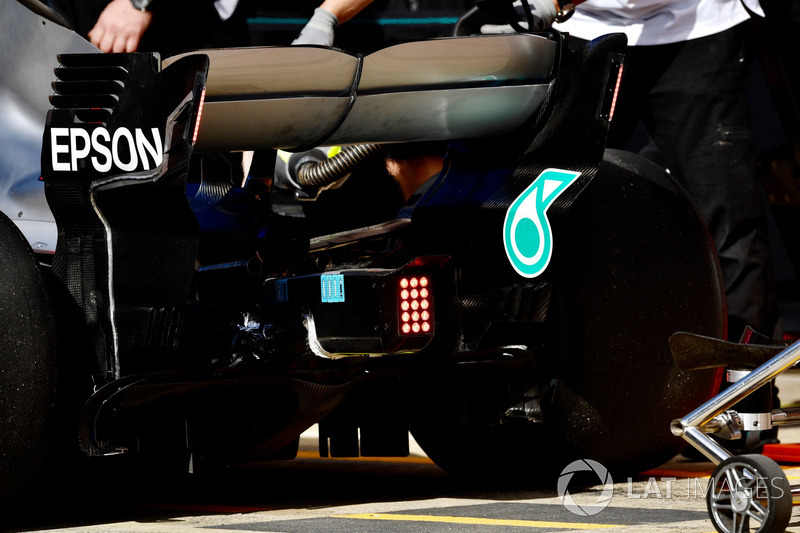 Mercedes-AMG F1 W09 arka kanat ışığı detayı