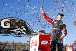 Yarış galibi William Byron, JR Motorsports Chevroletv, victory lane