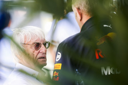 Bernie Ecclestone, Presidente Emerito della Formula 1 con Helmut Markko, Consulente, Red Bull Racing