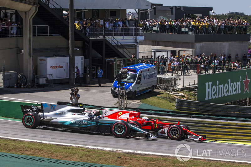 Себастьян Феттель, Ferrari SF70H, Валттері Боттас, Mercedes-Benz F1 W08, на старті