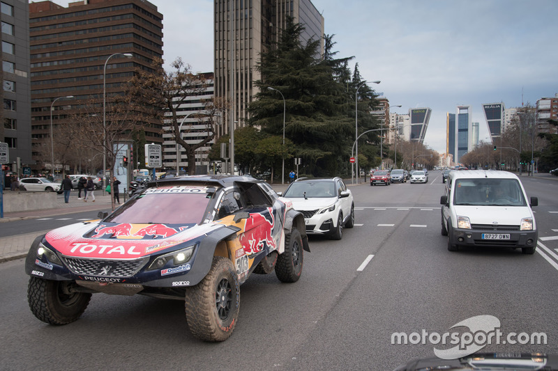 Carlos Sainz, Lucas Cruz, Peugeot Sport in the streets of Madrid