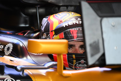 Карлос Сайнс-мол., Renault Sport F1 Team RS17
