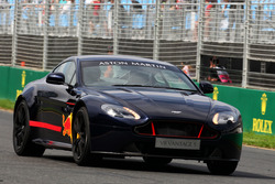 Aston Martin Vantage V8