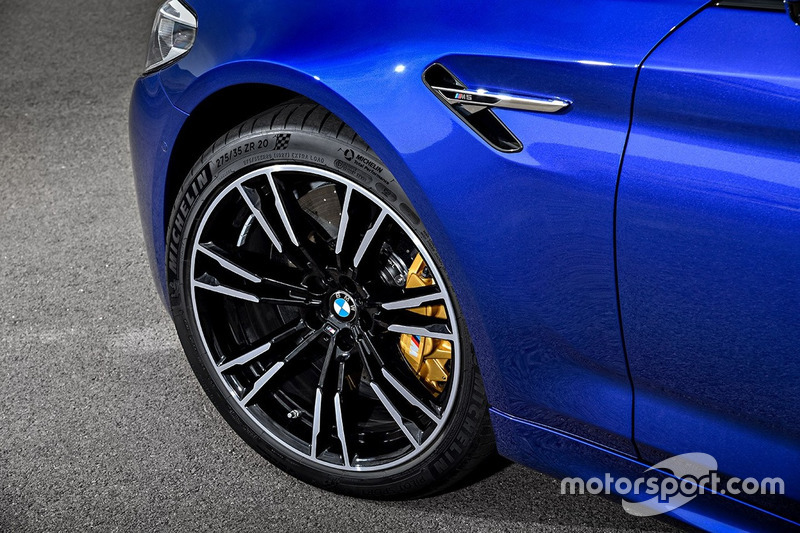 Новий BMW M5