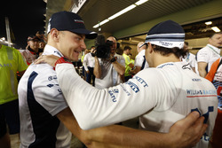 Valtteri Bottas, Williams, and the team say a fond goodbye to Felipe Massa, Williams, after his fina