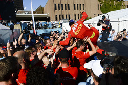 Lucas di Grassi, ABT Schaeffler Audi Sport, celebra en el podio