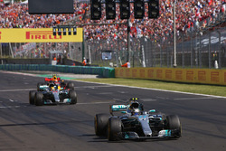 Valtteri Bottas, Mercedes AMG F1 W08, Lewis Hamilton, Mercedes AMG F1 W08, Max Verstappen, Red Bull Racing RB13
