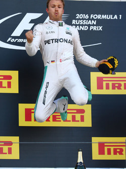 Podium: winner Nico Rosberg, Mercedes AMG F1 Team
