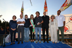 La cerimonia della posa della prima pietra