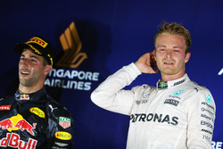 Daniel Ricciardo, Red Bull Racing en Nico Rosberg, Mercedes AMG F1 op het podium
