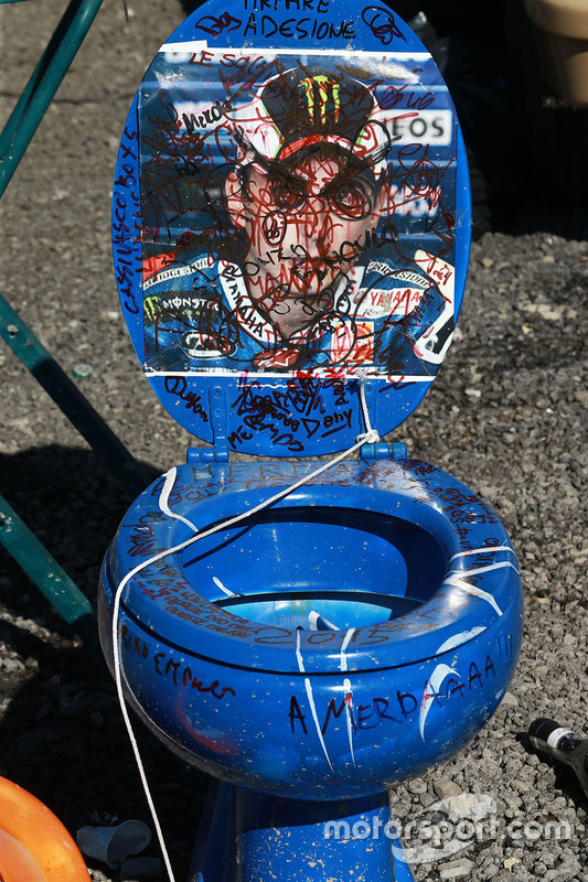 Toilet met Jorge Lorenzo