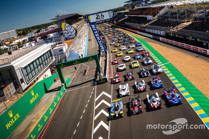 Foto oficial con todos los coches de Le Mans 2019