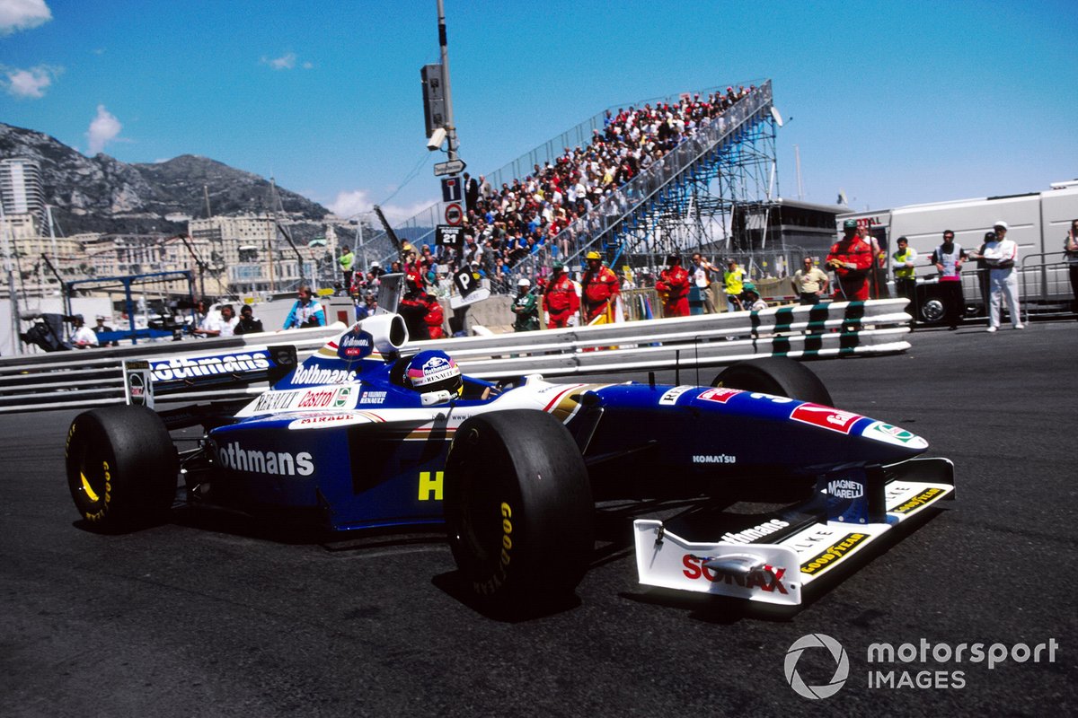 Чемпионский автомобиль Williams в классической ливрее Rothmans для многих стал символом Формулы 1 девяностых