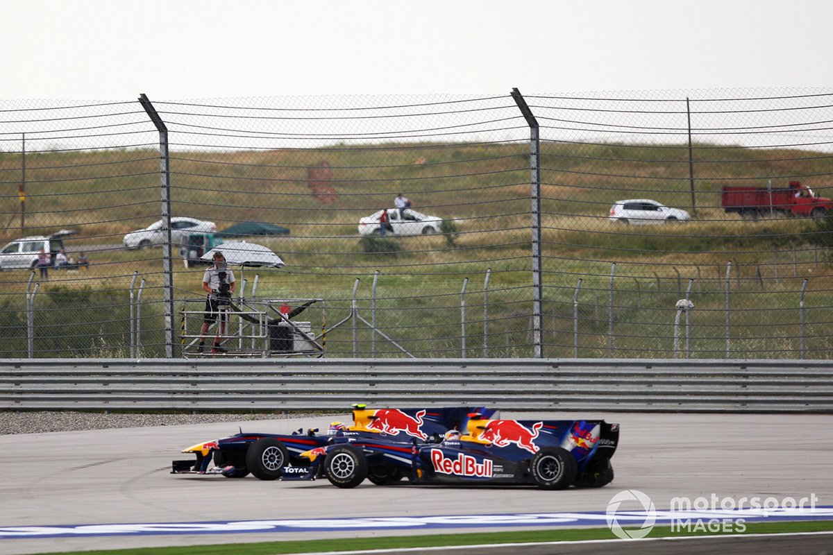 Mark Webber, Red Bull Racing RB6 Renault y Sebastian Vettel, Red Bull Racing RB6 Renault
