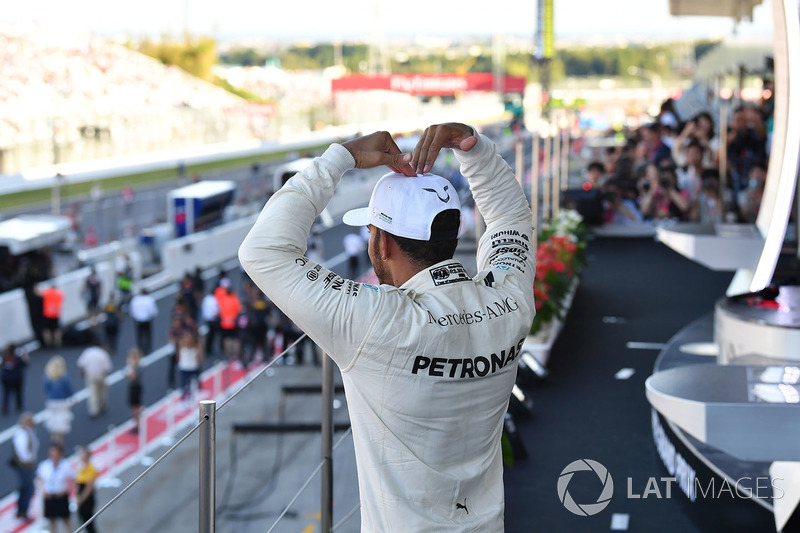 Race winner Lewis Hamilton, Mercedes AMG F1 celebrates on the podium