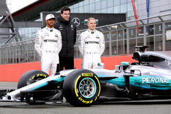 (L to R): Lewis Hamilton, Mercedes AMG F1; Toto Wolff, Mercedes AMG F1 Shareholder and Executive Dir
