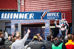 Il vincitore Yann Ehrlacher, RC Motorsport Lada Vesta