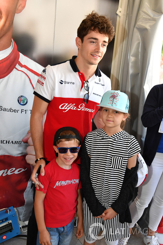 Charles Leclerc, Sauber and young fans at the Monaco GP Challenge