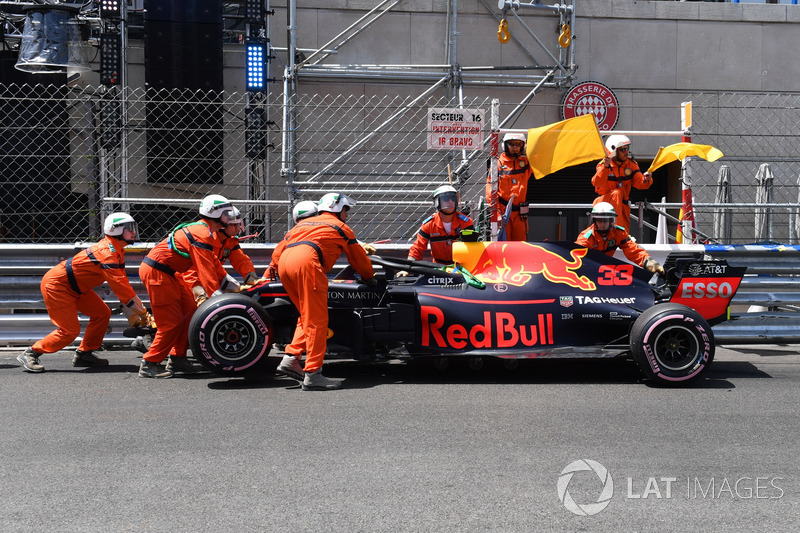 Max Verstappen, Red Bull Racing RB14 na crash