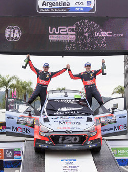 Winners Hayden Paddon, John Kennard, Hyundai Motorsport