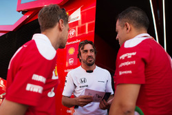 Фернандо Алонсо, McLaren , Себастьян Феттель, Ferrari та Дієго Ловерно, оперційний директор Ferrari