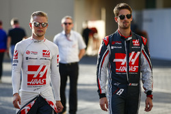 Kevin Magnussen, Haas F1 Team y Romain Grosjean, Haas F1 Team, en el desfile de pilotos