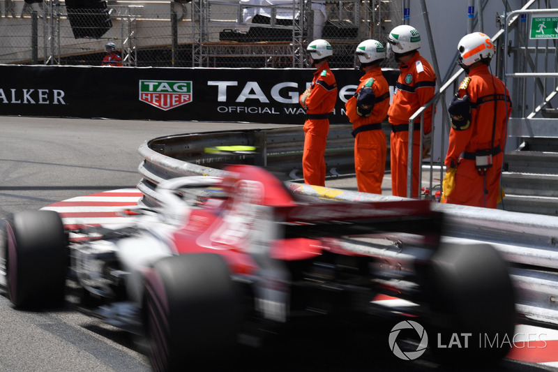 Charles Leclerc, Sauber C37 and marshals