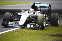 Lewis Hamilton, Mercedes AMG F1 W07 Hybrid gaat wijd