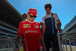 Kimi Raikkonen, Ferrari y Lance Stroll, Williams FW40