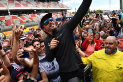 Fernando Alonso, McLaren, mit Fans