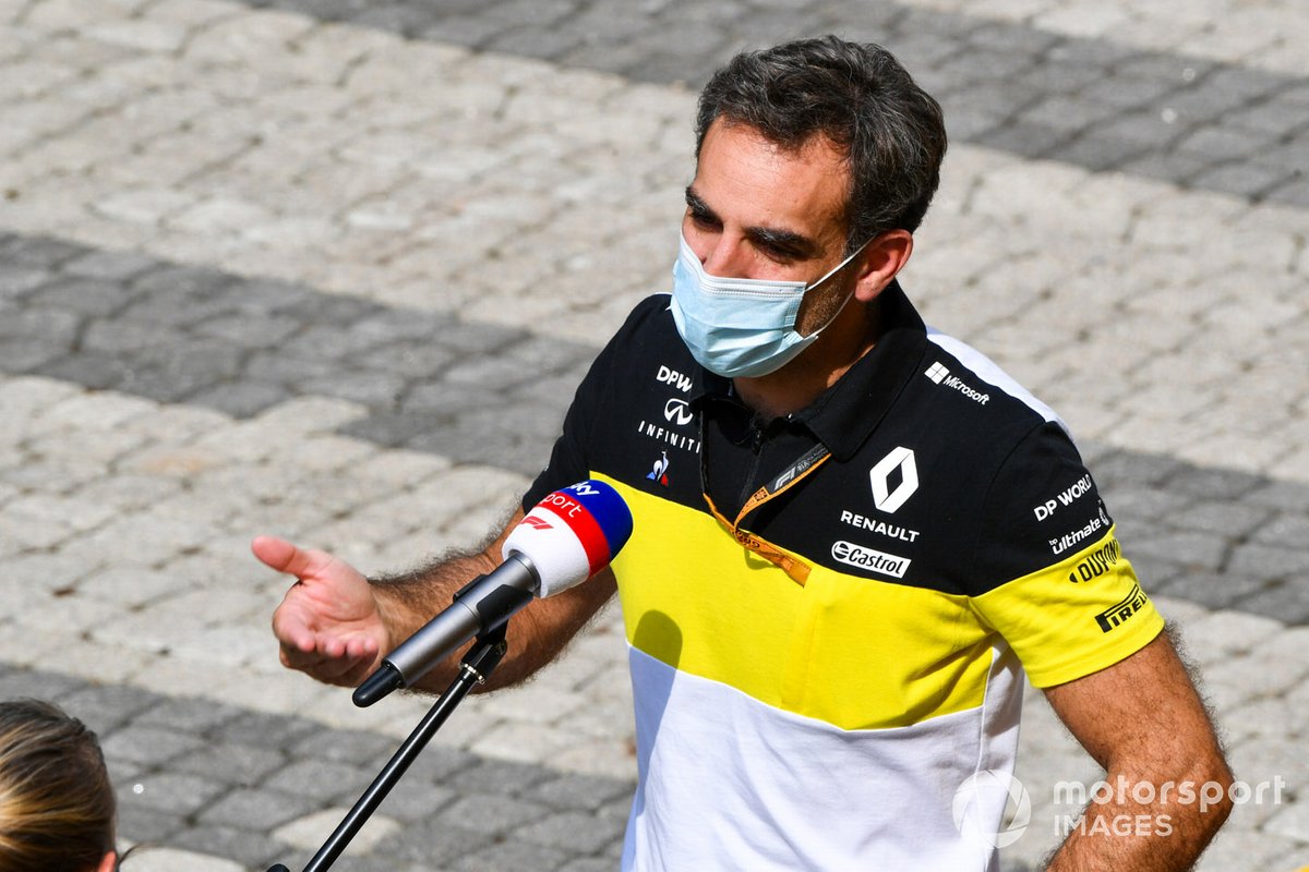 Cyril Abiteboul, Managing Director, Renault F1 Team, est interviewé