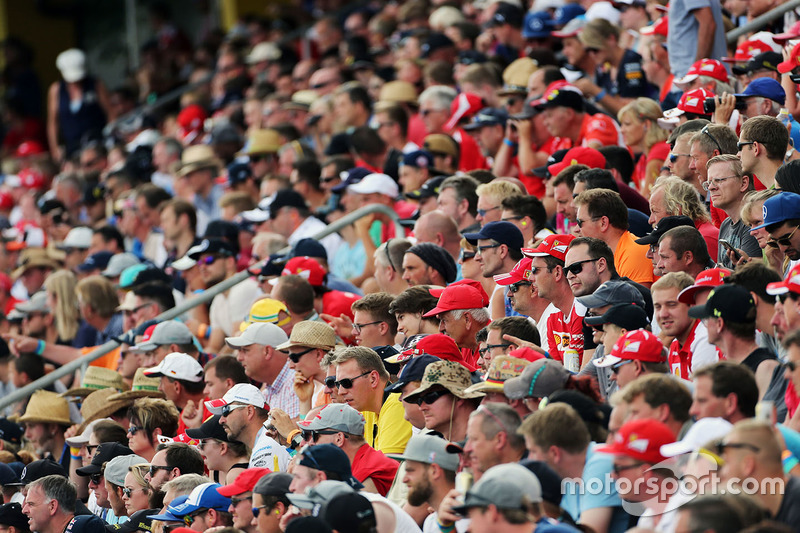 Tifosi in tribuna