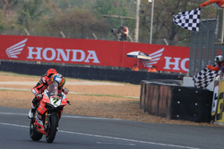 Damalı bayrak: Yarış galibi Chaz Davies, Aruba.it Racing-Ducati SBK Team