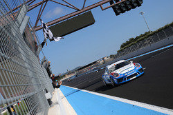 Simone Iaquinta, Ombra Racing, prende la bandiera a scacchi