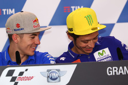 Maverick Viñales, Team Suzuki MotoGP, und Valentino Rossi, Yamaha Factory Racing