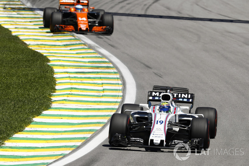 Alonso takıma Massa ile arasındaki mesafeyi soruyor