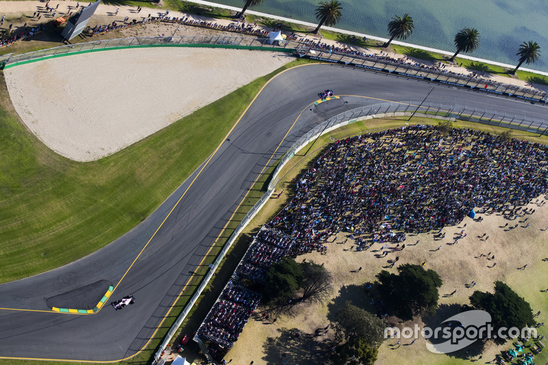 Sergio Perez, Force India VJM10, devant Daniil Kvyat, Scuderia Toro Rosso STR12