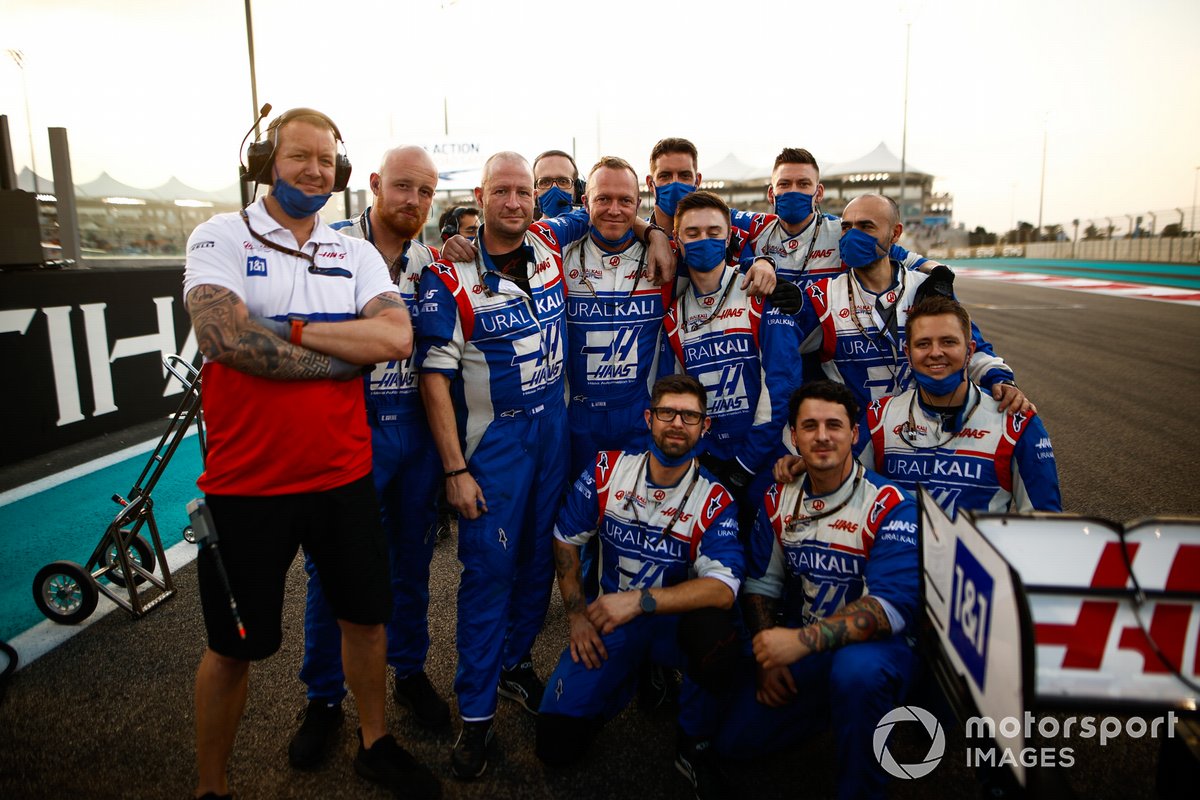 Haas F1 team members on the grid