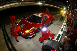 Pit stopp #62 Risi Competizione Ferrari F458: Davide Rigon, Olivier Beretta, Giancarlo Fisichella, T