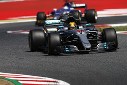 Lewis Hamilton, Mercedes AMG F1 W08, Pascal Wehrlein, Sauber C36