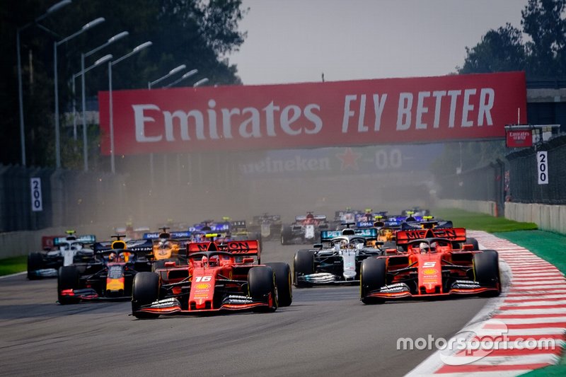Leclerc e Vettel precedono il gruppo al via del GP del Messico 2019