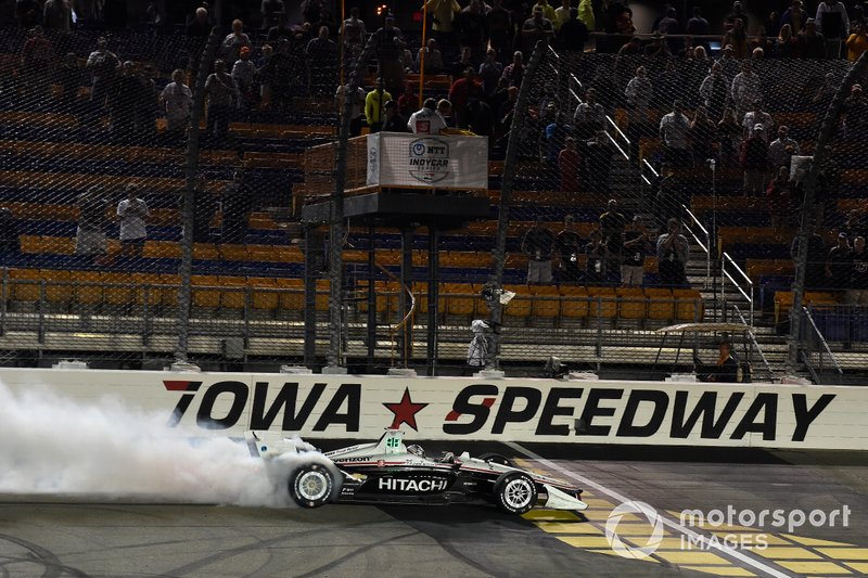 Race winner Josef Newgarden, Team Penske Chevrolet