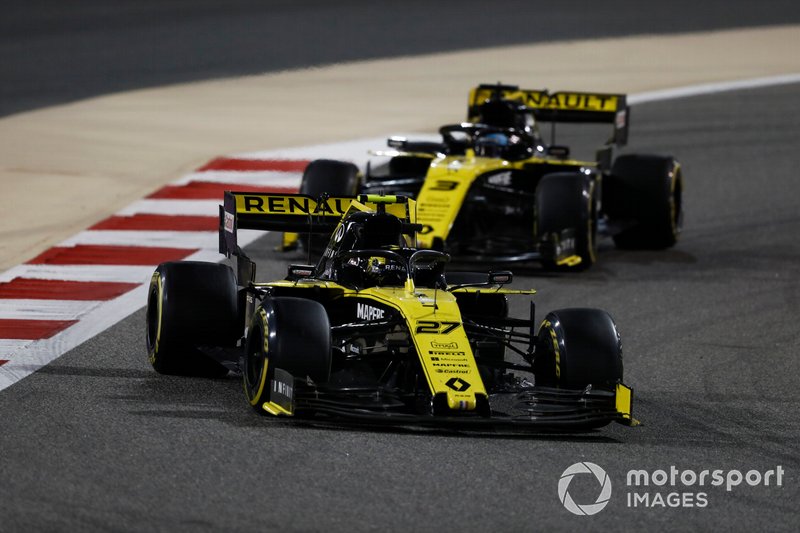 Nico Hulkenberg, Renault R.S. 19, devant Daniel Ricciardo, Renault R.S.19