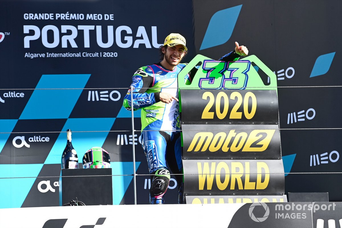 Enea Bastianini pada akhirnya sukses menjadi juara dunia Moto2 2020 meskipun hanya mampu finis kelima pada race final di Portimao, Portugal.